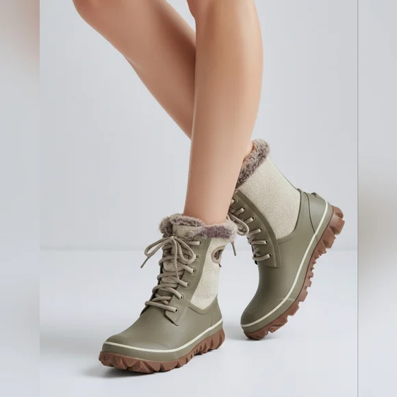 Bogs Arcata Waterproof Snow Boots - Picture 1 of 8